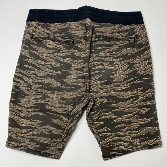 PacSun Tiger Camo Shorts size Large - Picture 3 of 7